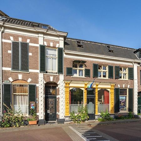 Huis Met De Leeuwenkoppen Dieren Luaran gambar
