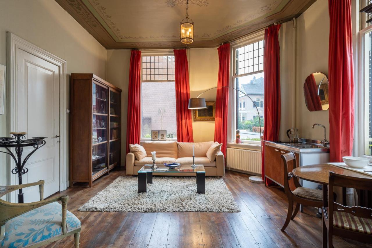 Huis Met De Leeuwenkoppen Dieren Luaran gambar