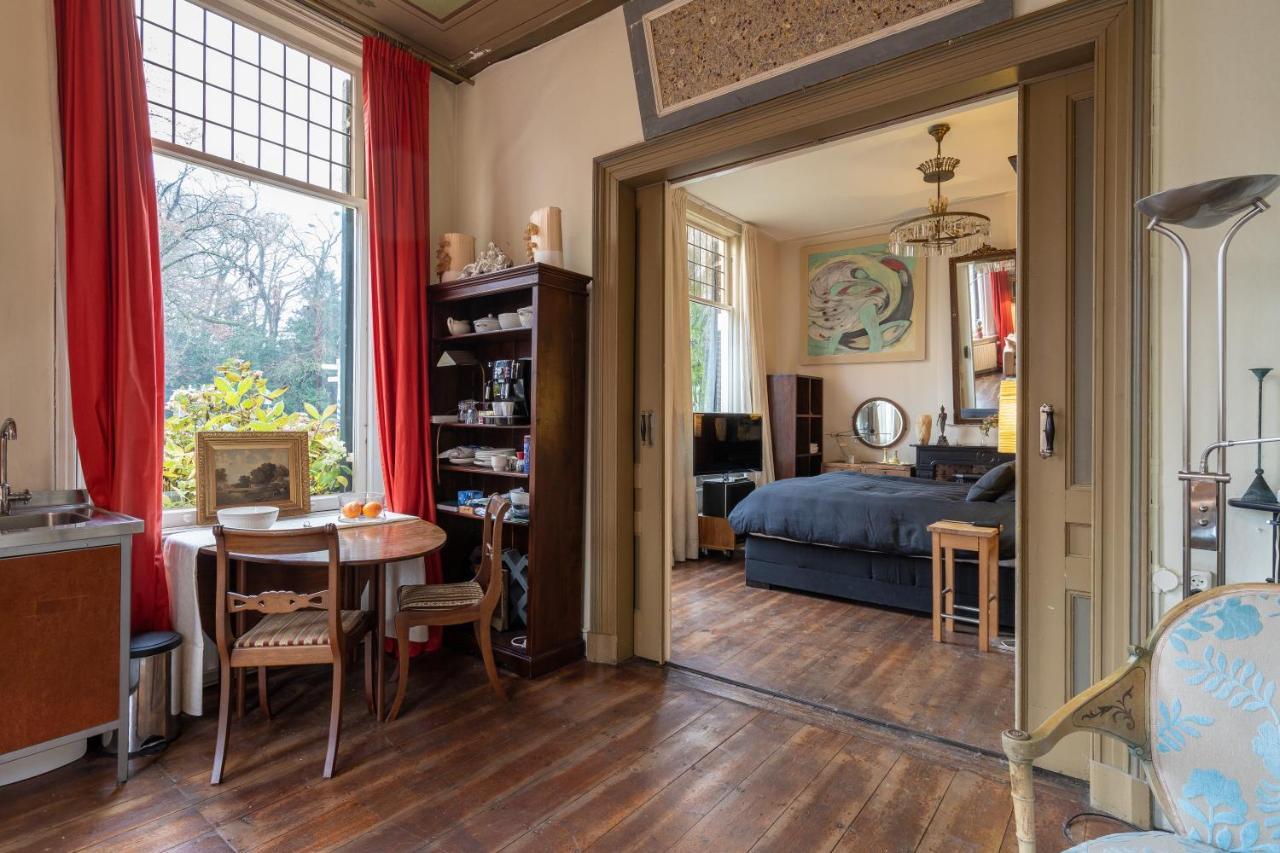 Huis Met De Leeuwenkoppen Dieren Luaran gambar