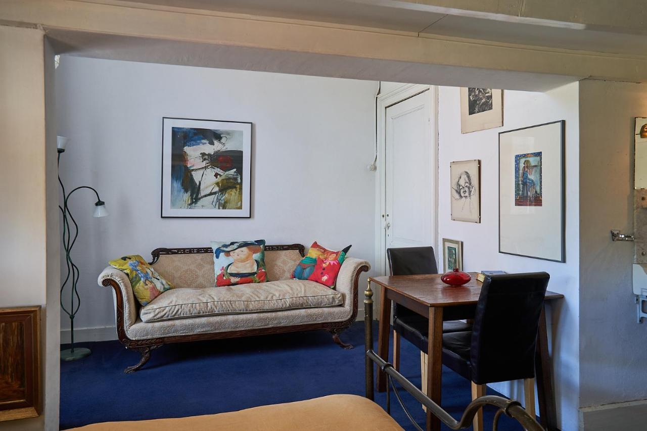 Huis Met De Leeuwenkoppen Dieren Luaran gambar