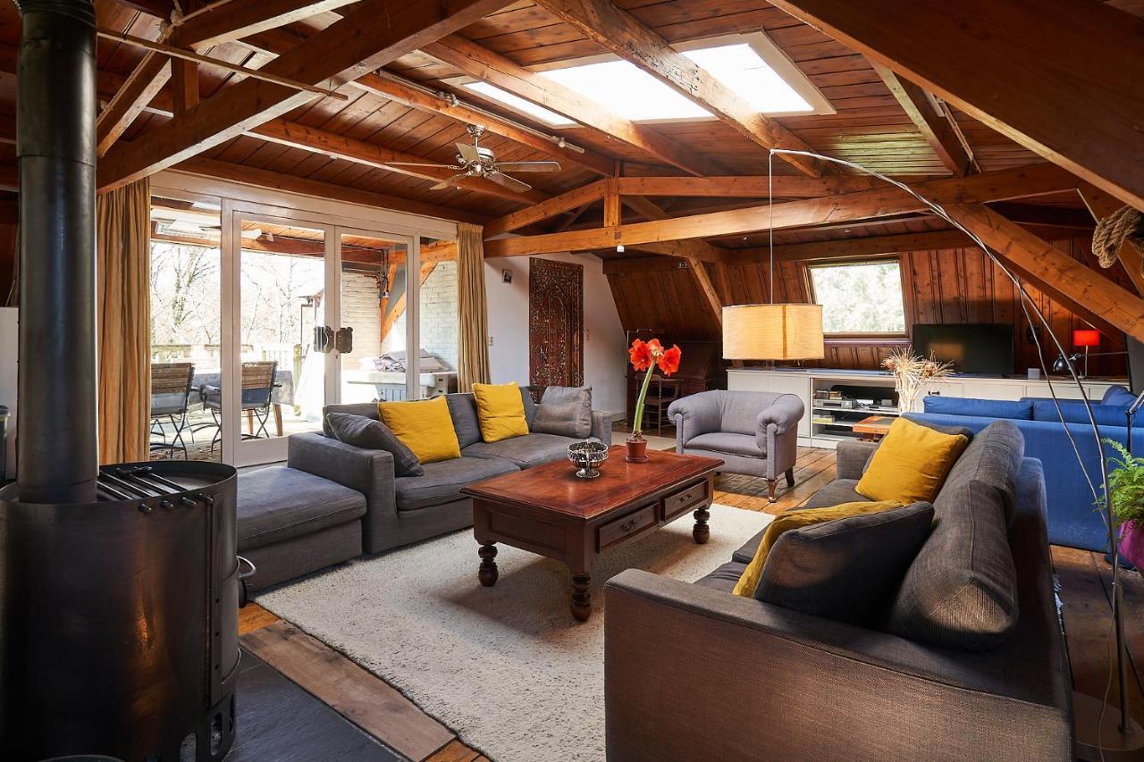 Huis Met De Leeuwenkoppen Dieren Luaran gambar
