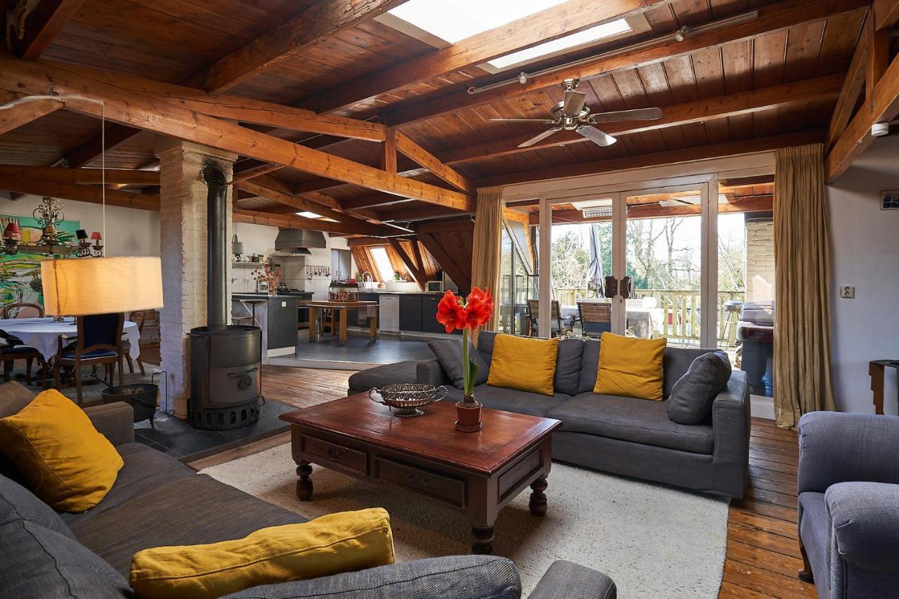 Huis Met De Leeuwenkoppen Dieren Luaran gambar