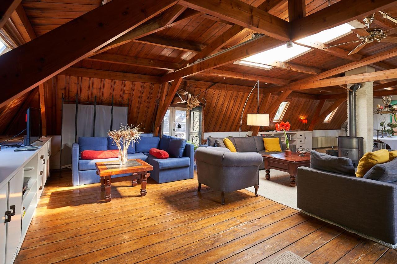 Huis Met De Leeuwenkoppen Dieren Luaran gambar