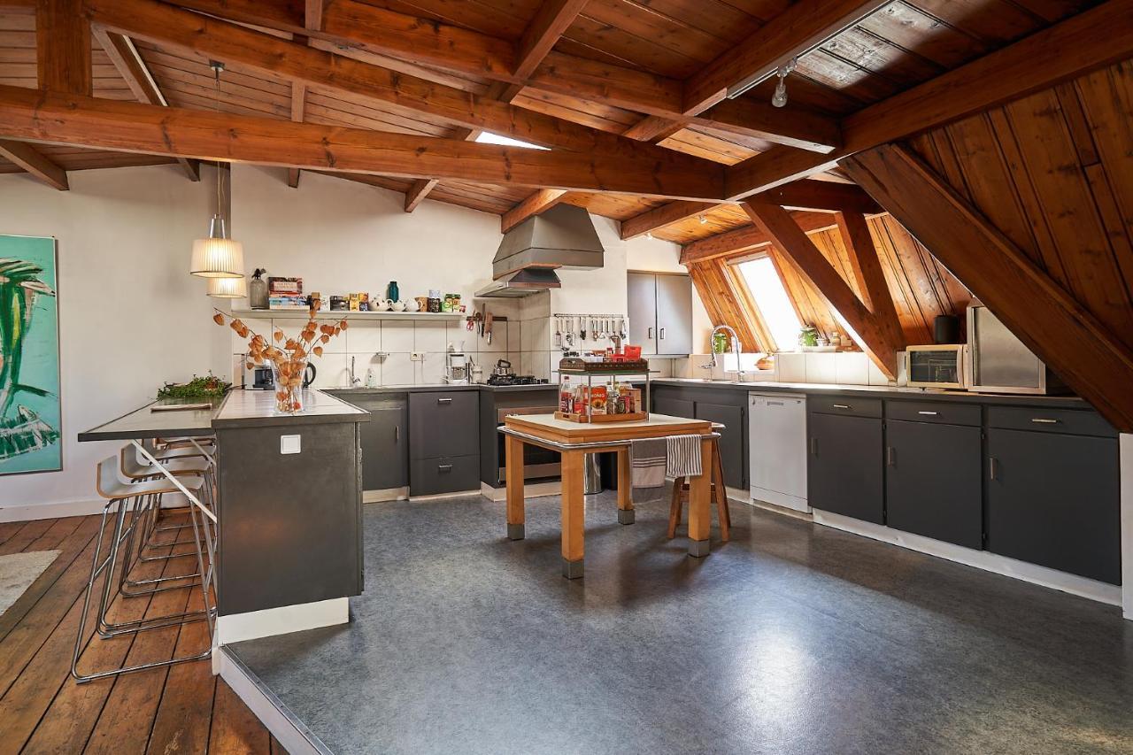 Huis Met De Leeuwenkoppen Dieren Luaran gambar
