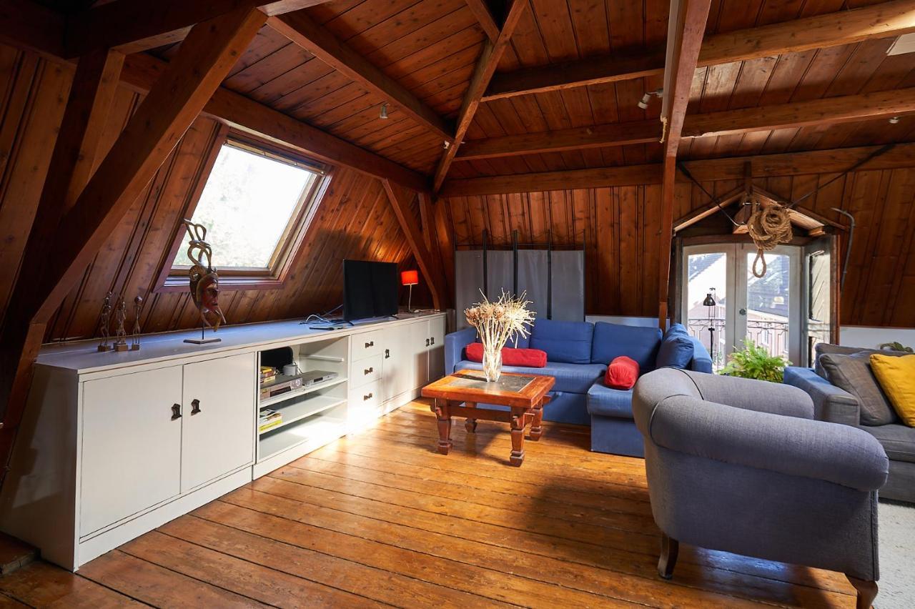 Huis Met De Leeuwenkoppen Dieren Luaran gambar